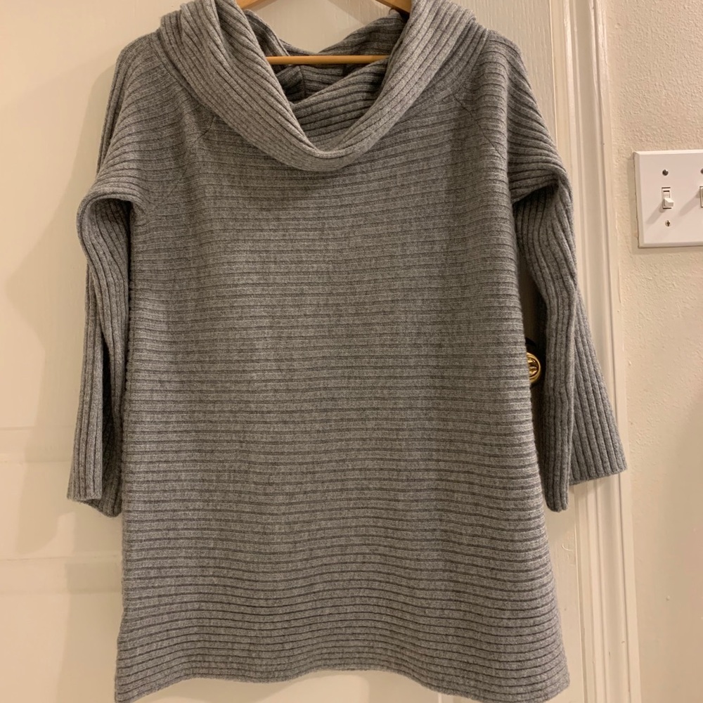 Lou grey sweater